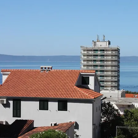 Апартаменти With Parking Space - 9696