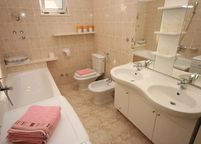 Апартаменти With Parking Space - 9696 *