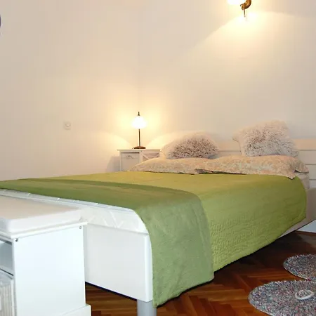 With Parking Space - 9696 Makarska