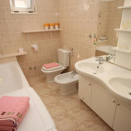 Apartman With Parking Space - 9696 *