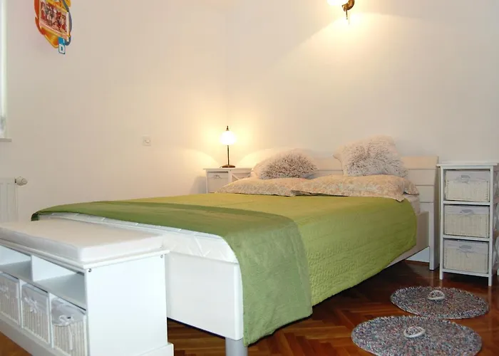 With Parking Space - 9696 Makarska